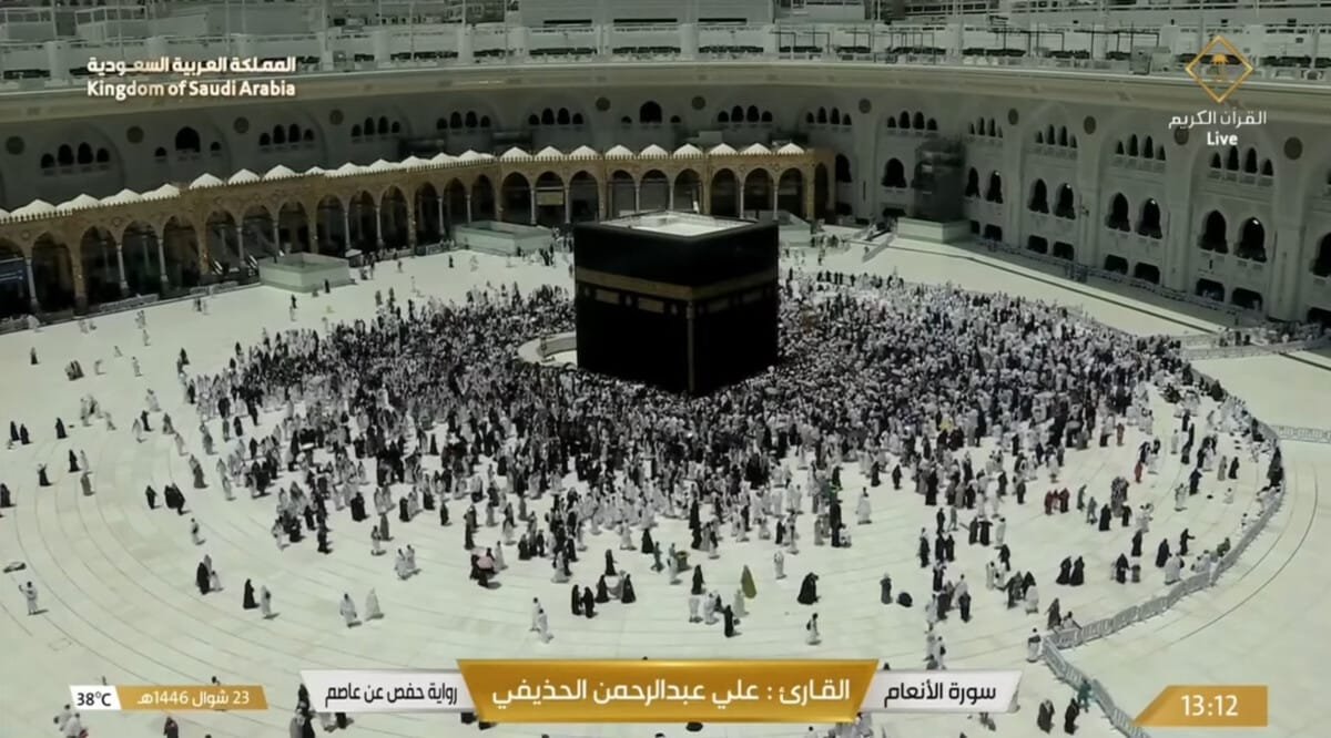 Tawaf Kabah Jemaah Umroh