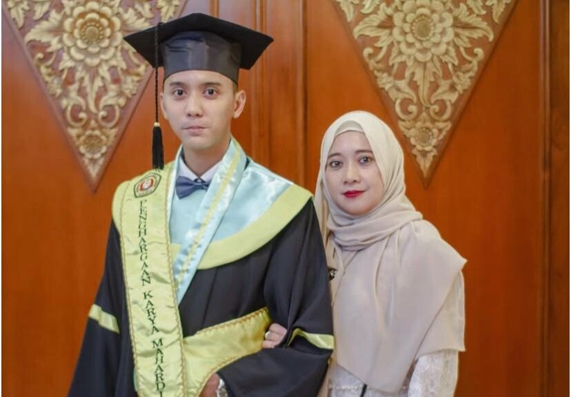 Bima Wicaksono dan ibunda. Foto: Generus